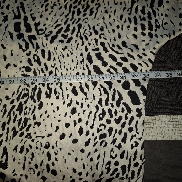Adrienne Animal PRINT Black/Cream V-Neck PONCHO TUNIC Size Medium Oversized - Picture 8 of 8